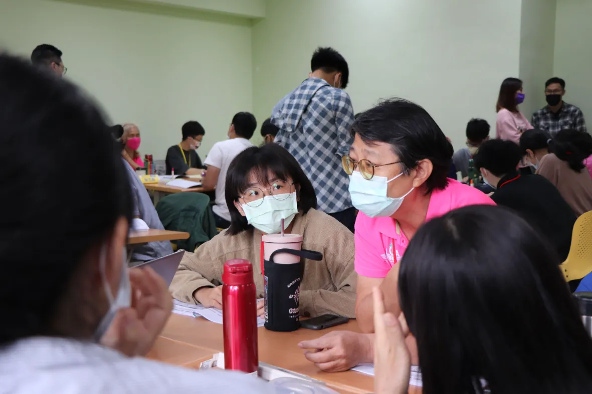 看見銀髮需求，用行動豐富生命─現有社區服務資源建構對高齡者心理健康之回應性２２