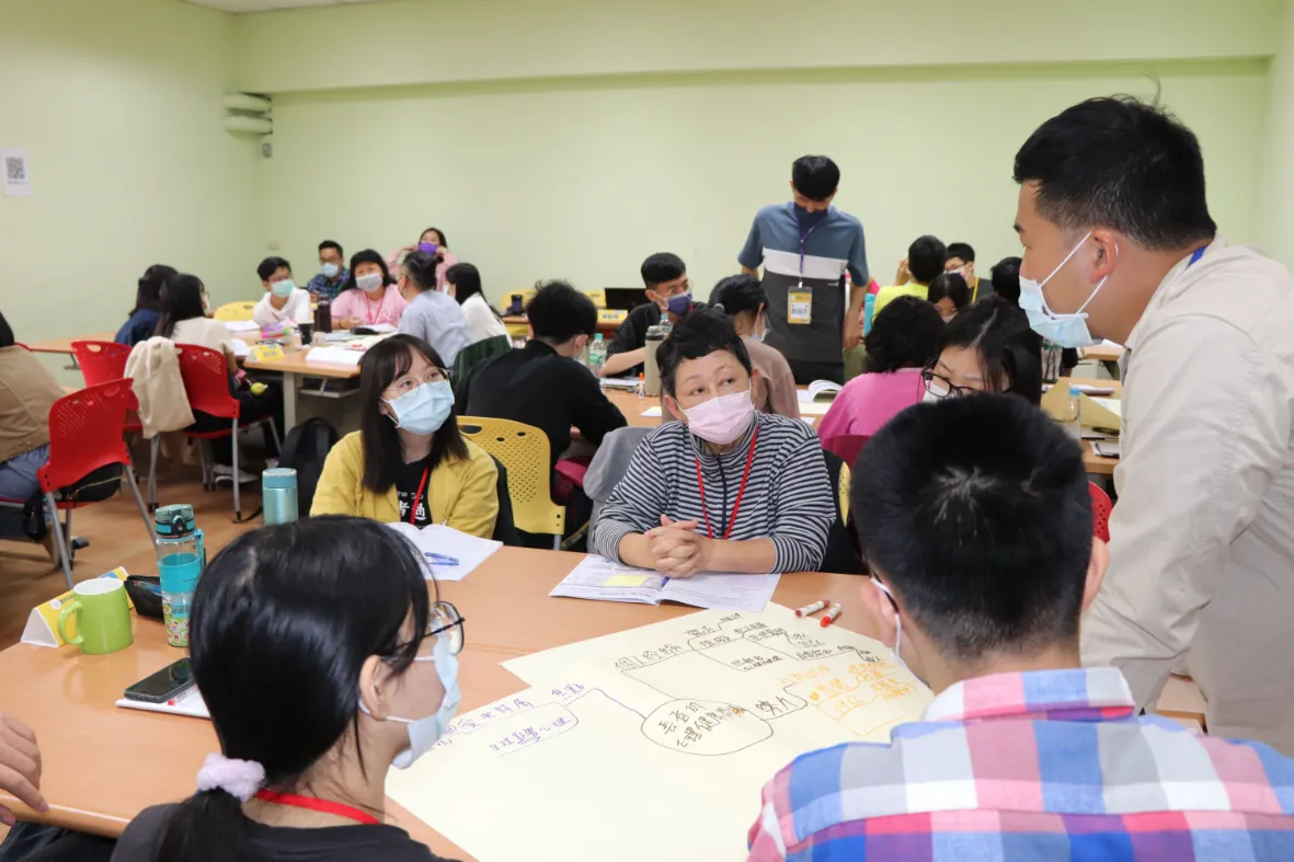 看見銀髮需求，用行動豐富生命─現有社區服務資源建構對高齡者心理健康之回應性２４